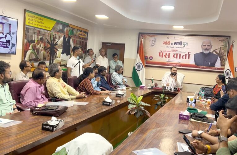 खादी एवं ग्रामोद्योग क्षेत्र ने रचा इतिहास, पहली बार 1.87 लाख करोड़ रुपये के कारोबार का आंकड़ा पार